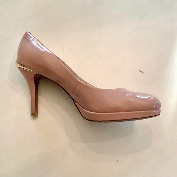 Tahari Patent Leather Blush Pink Wilma Heels Size 8 - Picture 9 of 9